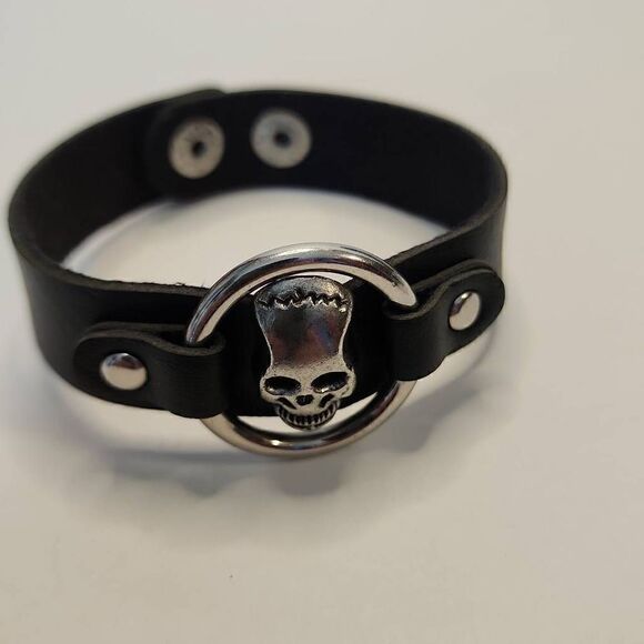 NWT Faux Black Leather Cuff with Silver Skull and Snap Closure - Picture 7 of 7